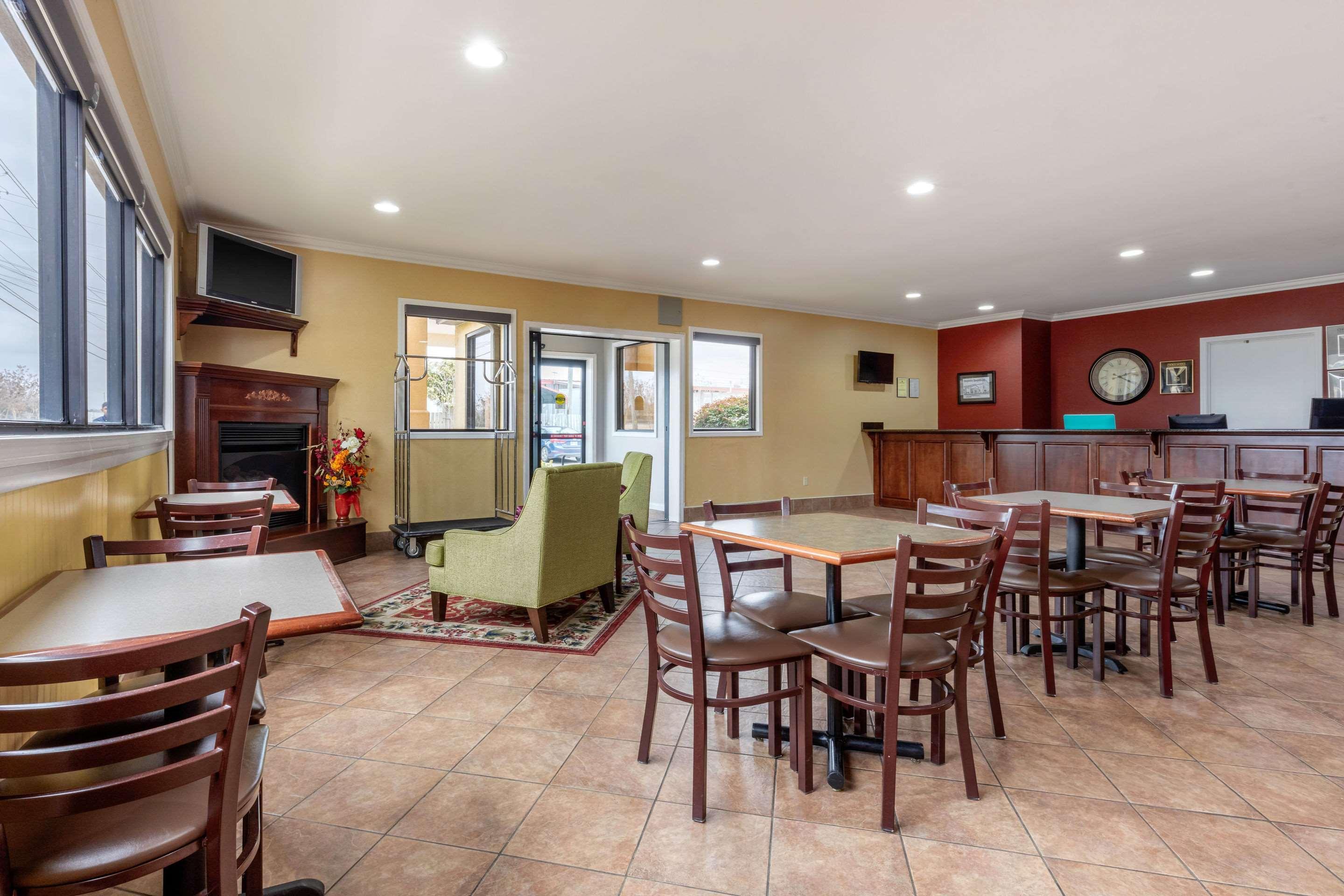 Quality Inn & Suites Demopolis Exteriér fotografie